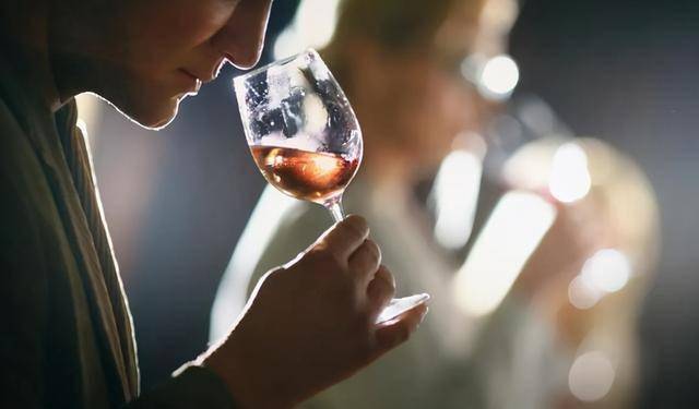 国产葡萄酒危局：四家亏损三家ST还发不出工资，