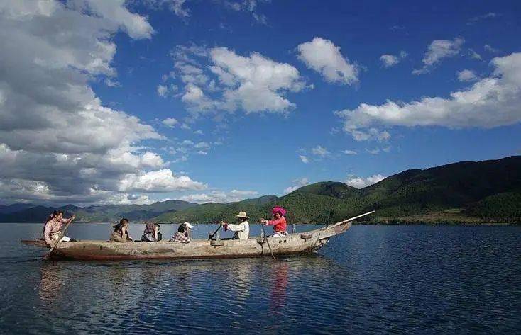 喜欢泸沽湖的静,去享受身心的放松,享受惬意的生活