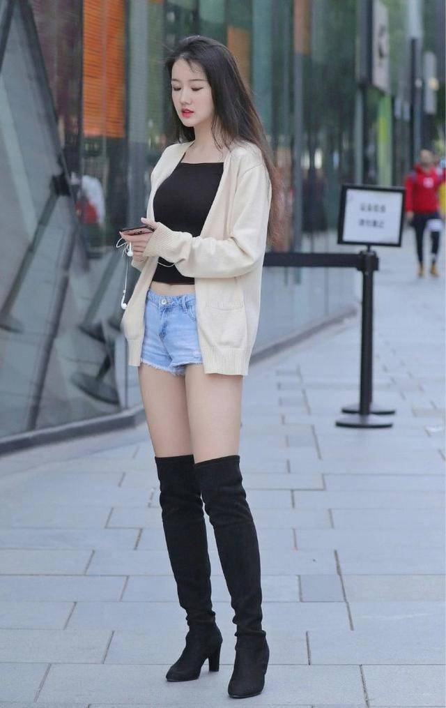 时尚街拍穿搭美女 f2047a3436b1455d9a65ac512b583d09.jpeg
