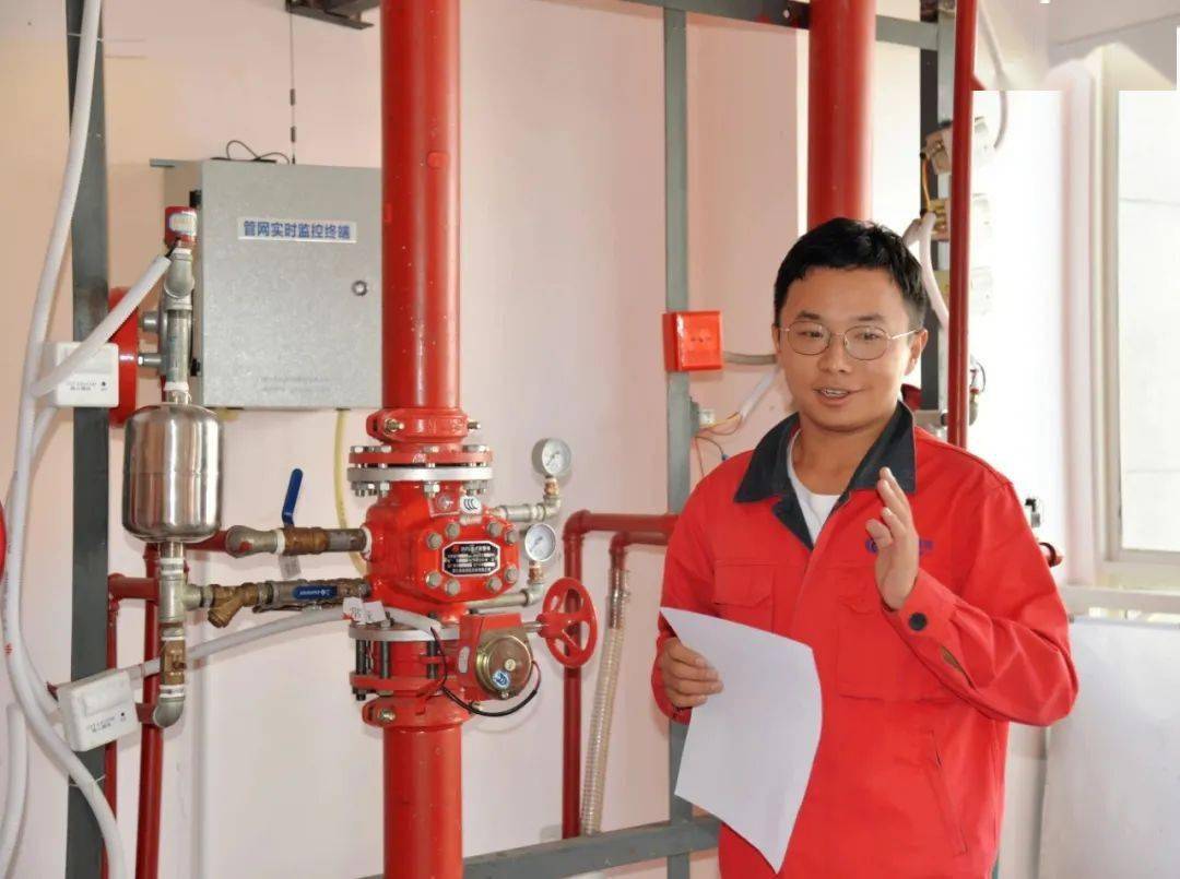【身边的榜样】这个小伙获得了公司消防施工员技能第