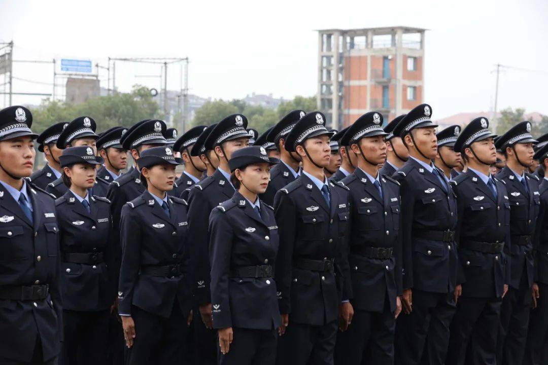 安徽公安职业学院隆重举行2020级新生军训汇报演练暨开学典礼