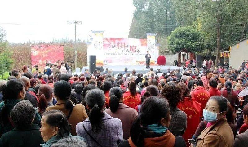 11月6日,2020年首届中国·成都川西坝子红叶生态旅游节在崇州廖家镇拉