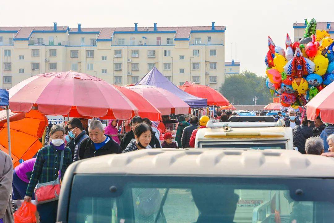 面积超级大,东西超级多,当然 吃在大集,美味太接地气  永乐店大集