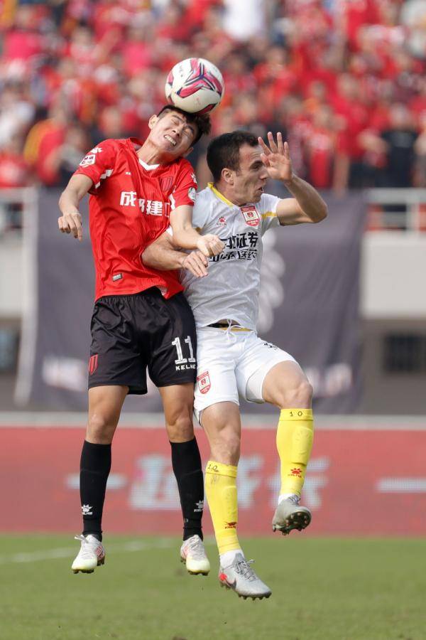 中甲:长春亚泰夺冠