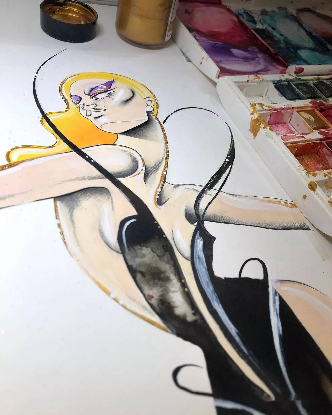 时尚|时装画上的褶皱不知怎么画？向这位时尚插画界的＂三宅一生＂学习一下！