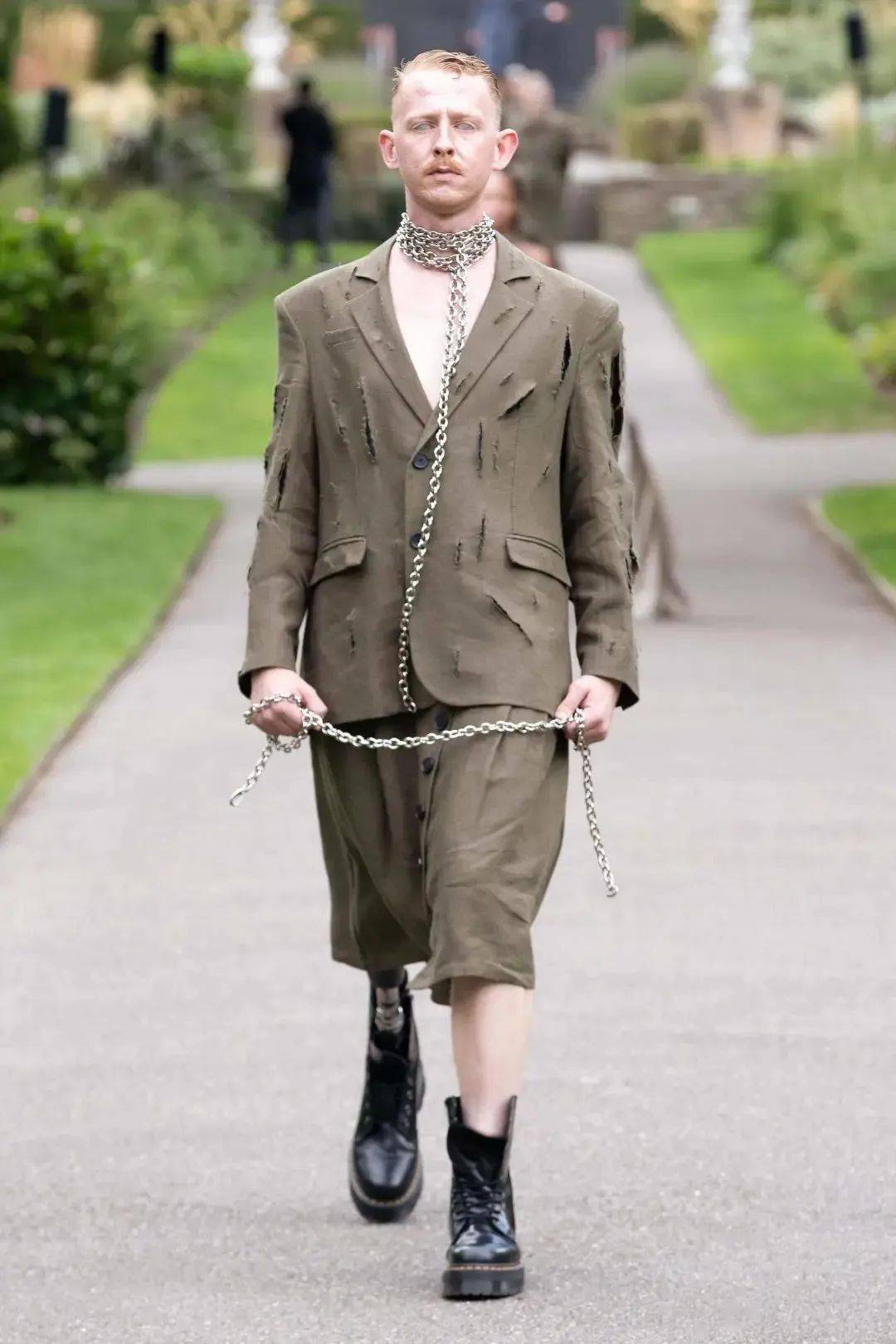 Art|来自“跨性别者”独特的穿衣方式，“我们不在乎时尚界想要什么，只想要做自己。