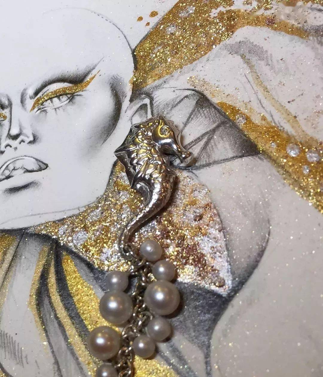 时尚|时装画上的褶皱不知怎么画？向这位时尚插画界的＂三宅一生＂学习一下！