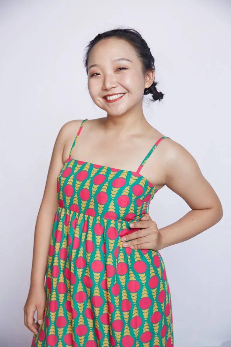 单眼皮|网红出身、被嘲又丑又胖 这次她却凭实力完美逆袭！