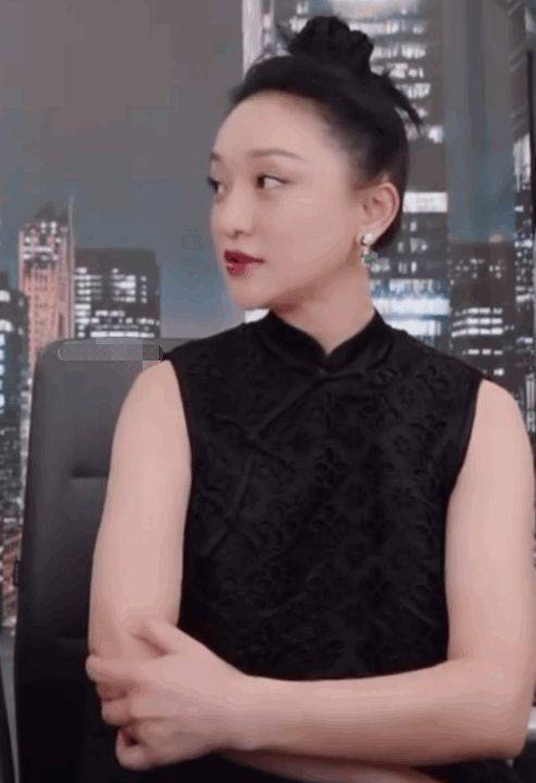 周迅|周迅首次做客薇娅直播，手臂粗壮气质富态，发际线有点堪忧