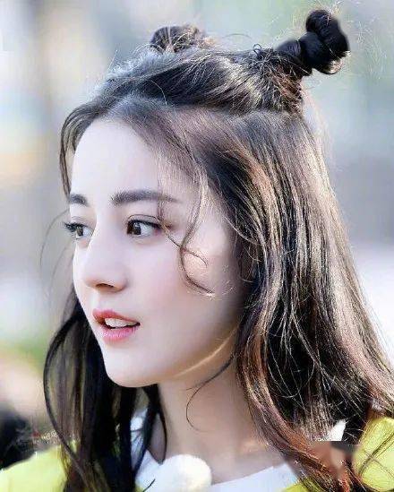 发型|杨超越的粉裙子太土气？被喷表演个寂寞的她要靠发型扳回一城！