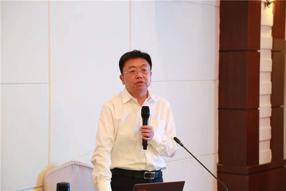 云南省"云岭学者"张荣平教授为学员们讲授"中药成分多样性及在药物