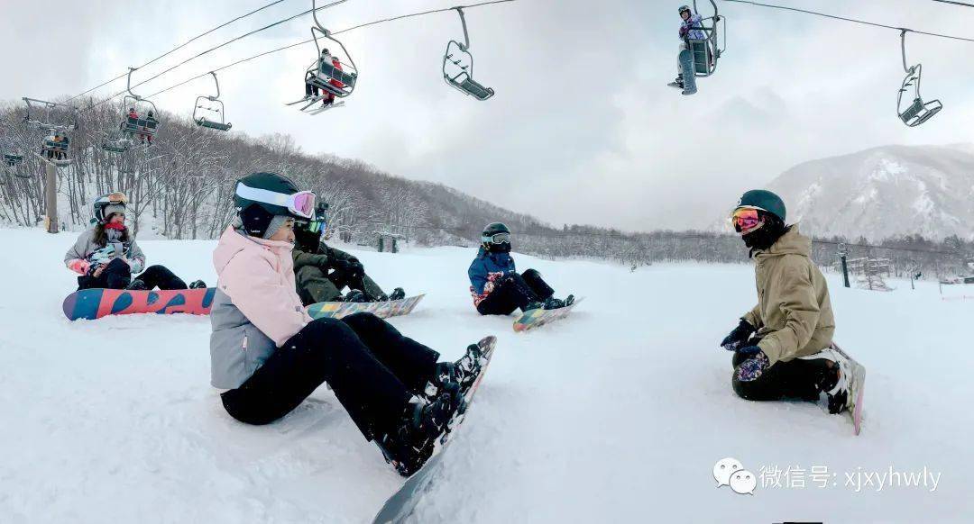 雷竞技RAYBET送给乌鲁木齐滑雪初学者一份速成技巧(图10)