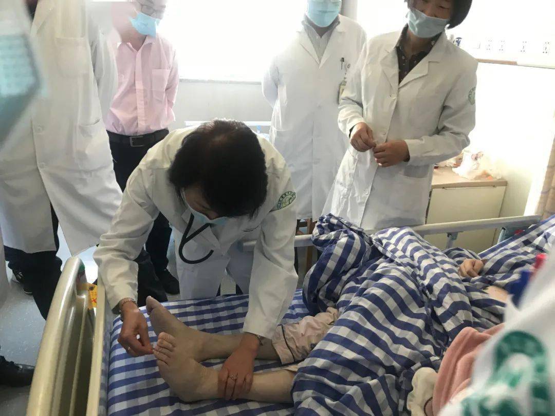 中西医|56岁女子患上系统性红斑狼疮 又合并罕见视神经脊髓炎 浙江北京两地专家跨省协作查房 中西医强强联合制订最优诊疗方案