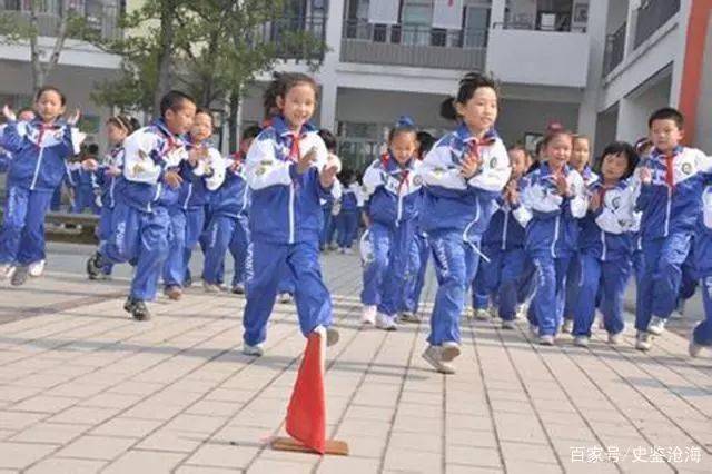 样式|有些专家建议把中小学校服改为汉服样式，这个提议是否可行