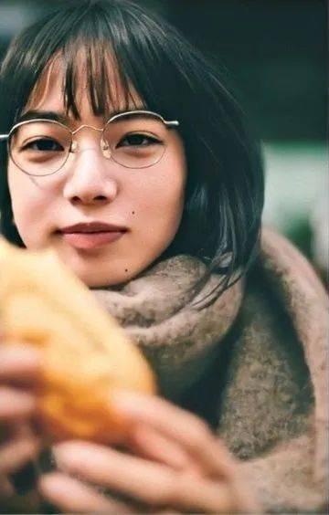 小松菜|戴眼镜就不想化妆？看完Jennie、小松菜奈等“买家秀”你再做决定～