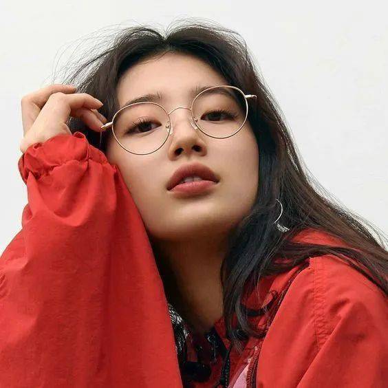 小松菜|戴眼镜就不想化妆？看完Jennie、小松菜奈等“买家秀”你再做决定～