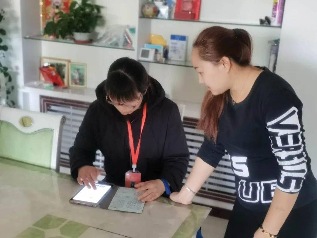 人口普查普查员风采_人口普查普查员证(3)