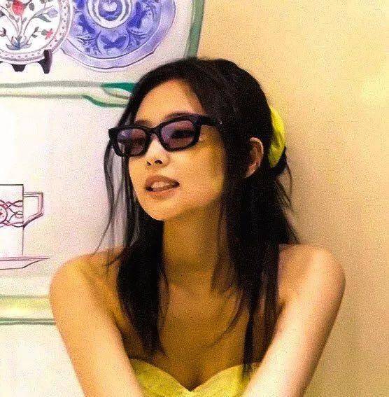 小松菜|戴眼镜就不想化妆？看完Jennie、小松菜奈等“买家秀”你再做决定～