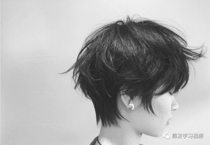 
短发不等式 大盛行！|熊猫体育公司(图9)