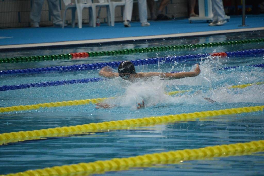 上海2020青少年游泳_2020年上海市中小学生游泳冠军赛开幕,1041名学生运动