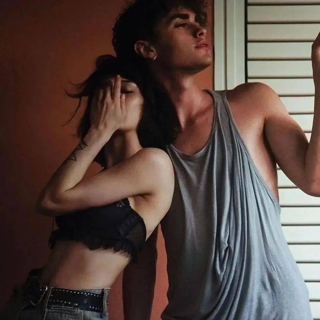 巨款|今日头像丨这个冬天可以当穿你外套的那个女孩吗？