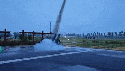 最近是不是人工降雨了 54e2e6c8028c49859465f7eaf2c84cdf.gif