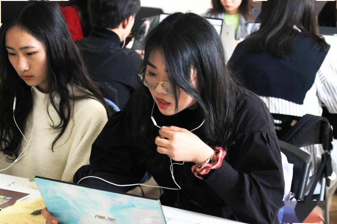 华中师范大学学生会工作人员进行交流