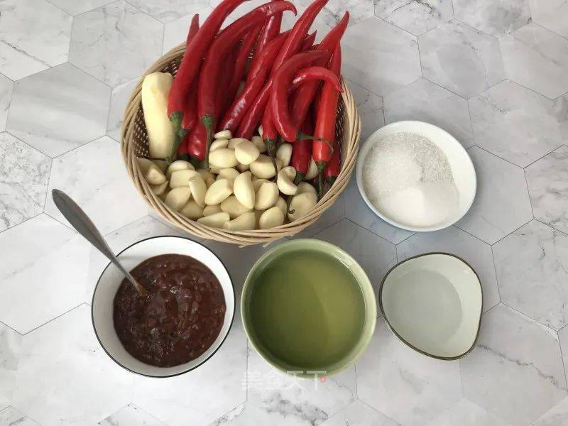 热馒头配辣椒 b31935a7ba9f4b0d901f23b9b345ea90.jpeg