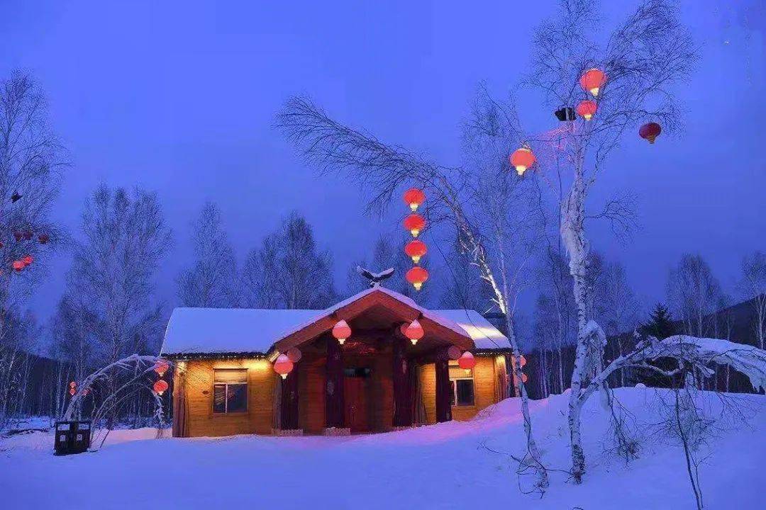 在伊春峰岩山寨的冰湖雪村用休闲的心情去观赏雪景