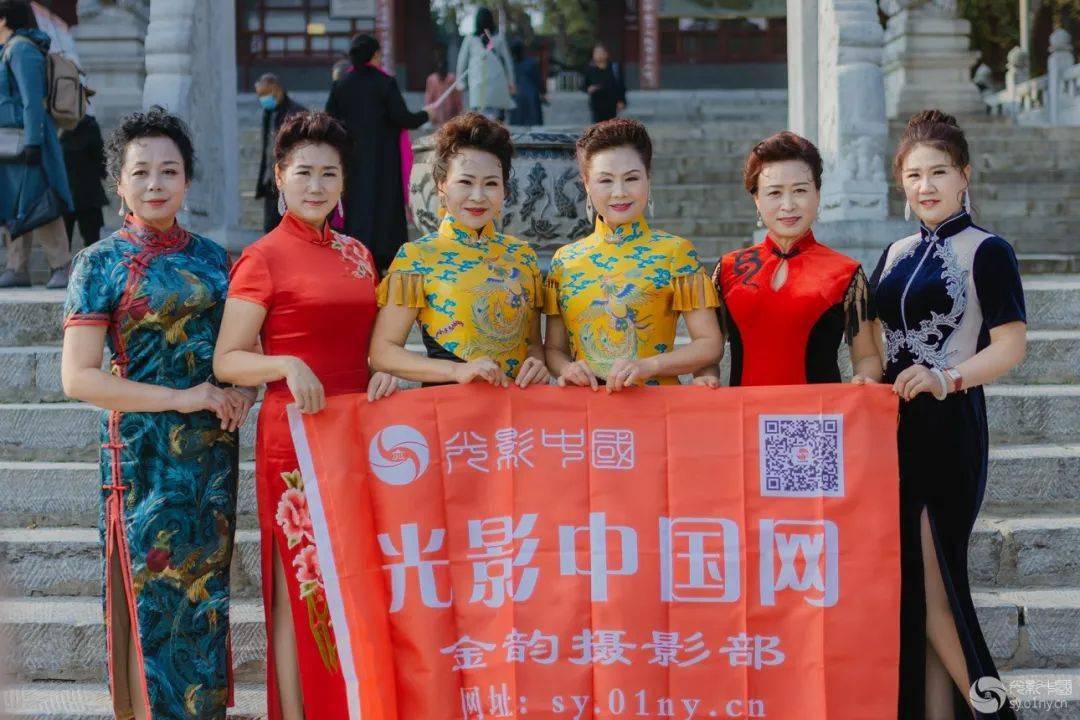 11月13日,光影中国网金韵摄影部组织的"卧龙岗旗袍人像"拍摄活动.