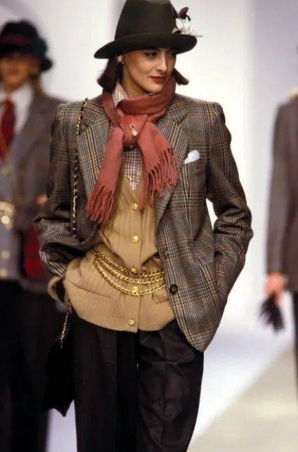 化身|卍物志┃26岁被老佛爷捧为香奈儿化身，如今63岁依然是法式优雅的代名词