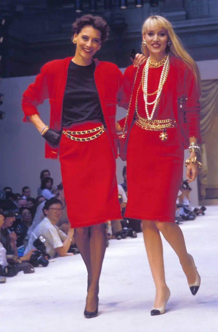 化身|卍物志┃26岁被老佛爷捧为香奈儿化身，如今63岁依然是法式优雅的代名词