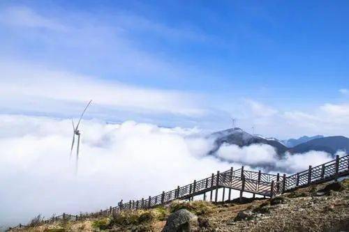 一边广东省,一边湖南省一脚跨两省·蓝山·云冰山·赏冰挂湘粤·印象