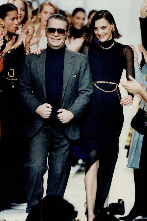 化身|卍物志┃26岁被老佛爷捧为香奈儿化身，如今63岁依然是法式优雅的代名词