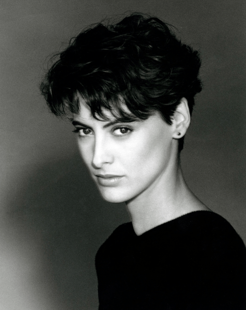 化身|卍物志┃26岁被老佛爷捧为香奈儿化身，如今63岁依然是法式优雅的代名词