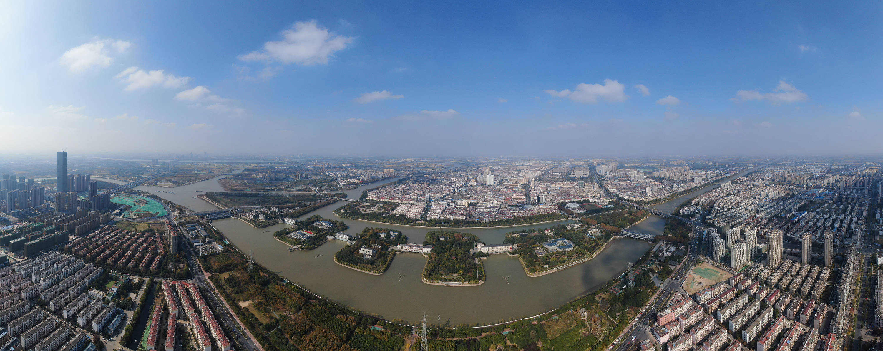这是11月14日拍摄的位于江苏省扬州市的江都水利枢纽(无人机全景照片)