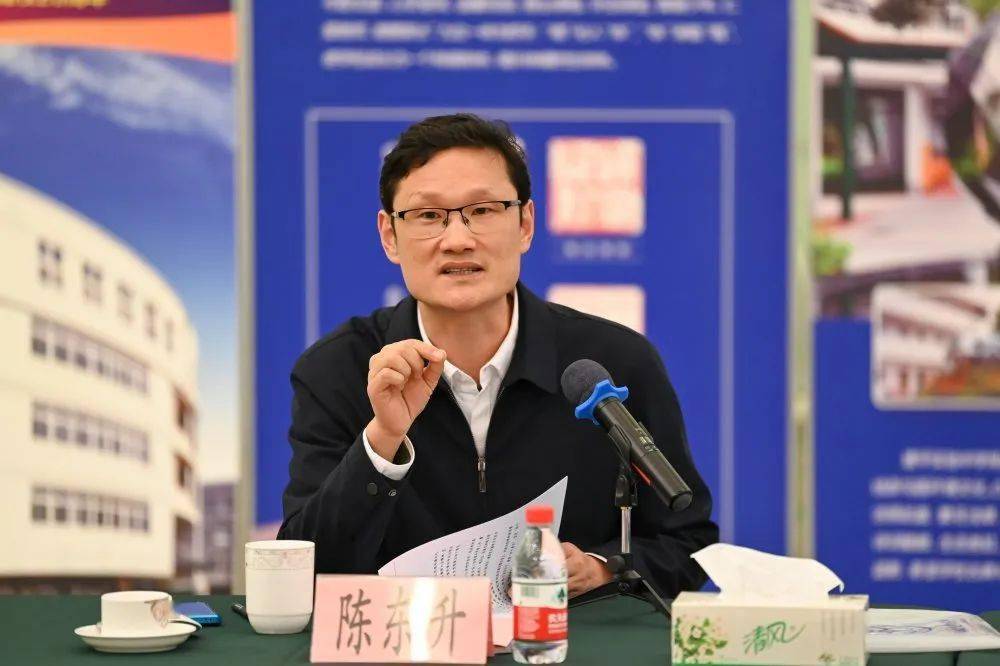 教育部基础教育司副司长陈东升一行莅临上海市建平实验中学开展党建与
