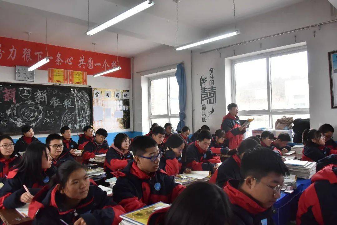 子长市中学走进课堂关注教育倾听心声共促成长