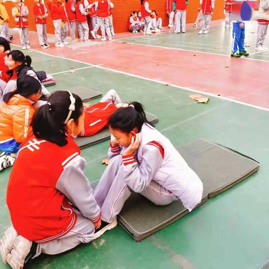 儿童学做运动 71aba6469e434838a0eb5b9ff7352366.jpeg