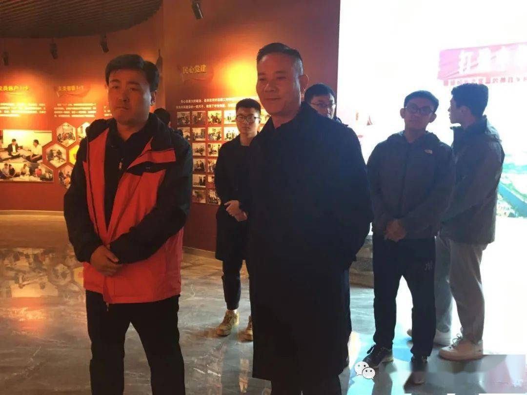 11月20日上午,济南市莱芜区政府发展研究中心副主任邢新波一行8人