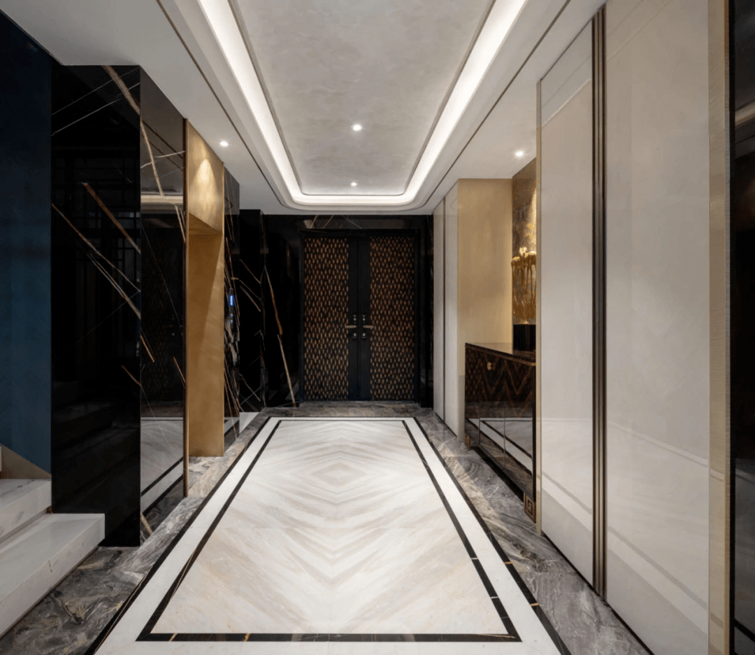 致敬卓越人生 电梯间 热点 入户电梯间,用自带奢华属性的黄铜 大理石