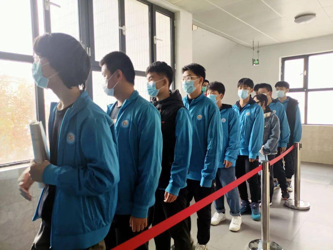 2021年高考开始报名了,育才中学秩序好,效率高!
