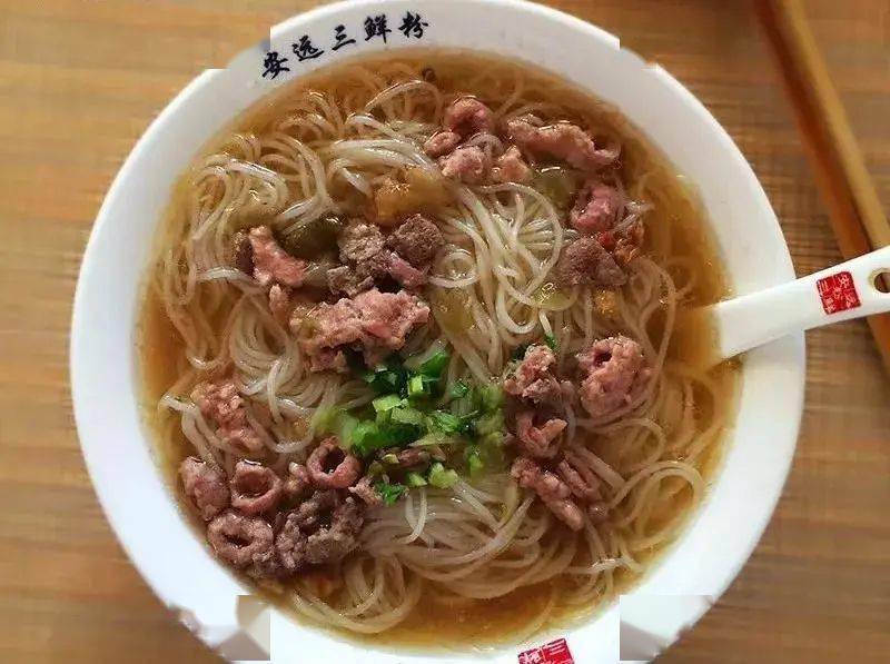 安远三鲜粉鲜香开胃,回味无穷再加葱椒蒜和调味料冲泡而成汤料用