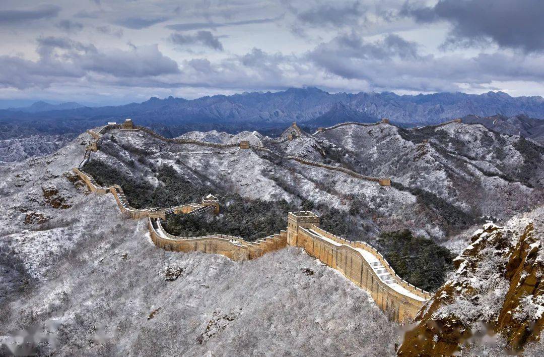 河北承德金山岭长城的雪 ▼