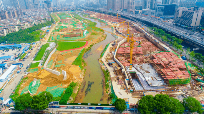 目前,雨花区正加紧推进圭塘河井塘段城市双修及海绵示范公园项目建设