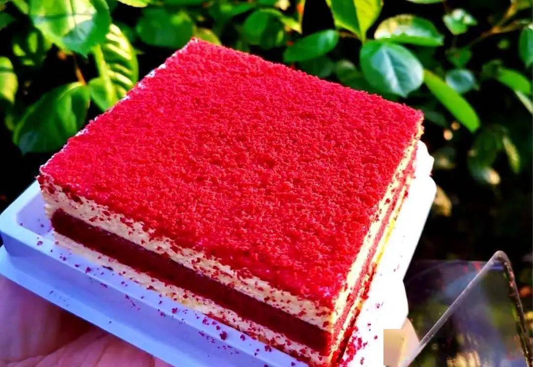 今天给大家种草万德隆这款红丝绒蛋糕你一定要买来尝尝