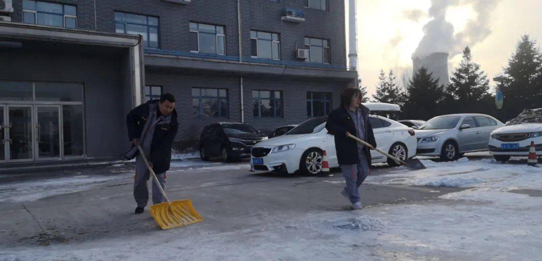 
【新闻】清雪暖人心 这个冬天不太冷“亚搏手机在线登录入口”(图3)