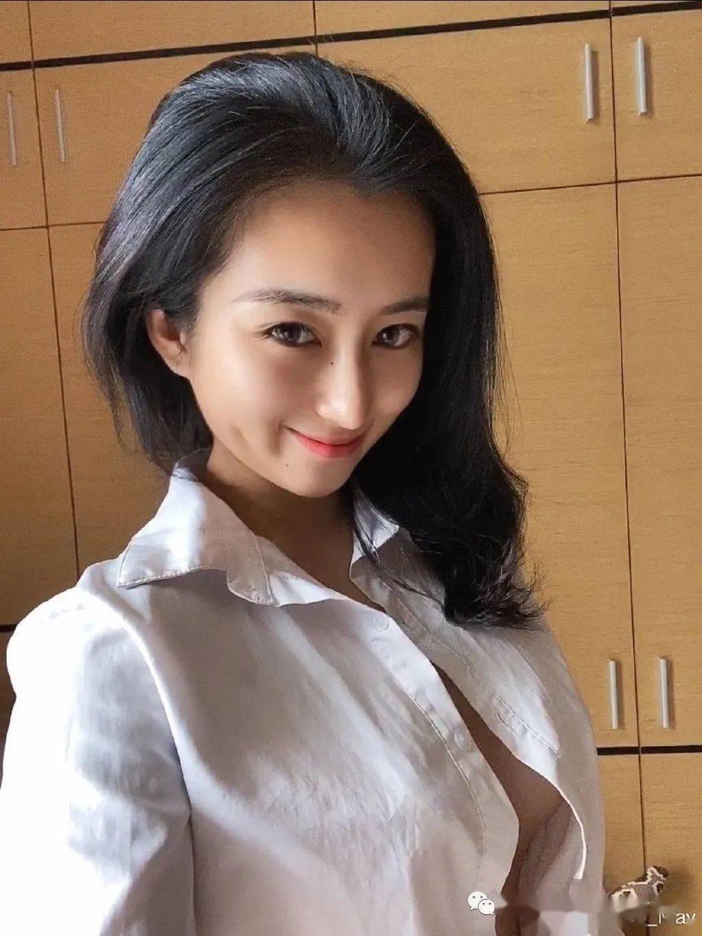 今日妹子图00后健身博主叶小美儿