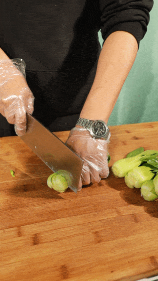 今天让我们 探秘威海特色小吃 乳山炸甩 乳山炸甩  炸甩那么多  你却