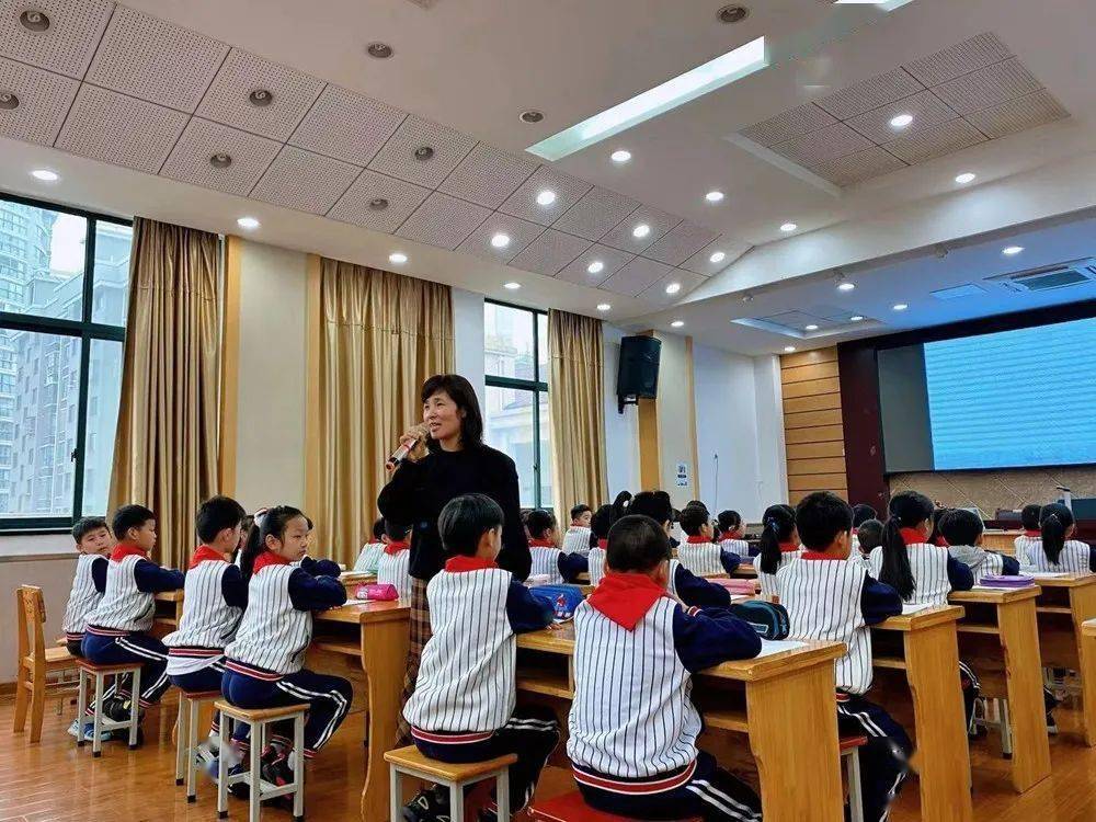 下午,在东风小学教育集团东江校区教导主任周亚波的主持下,活动又拉开